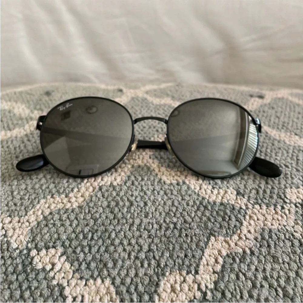 Ray-Ban Black Round Mirrored Sunglasses